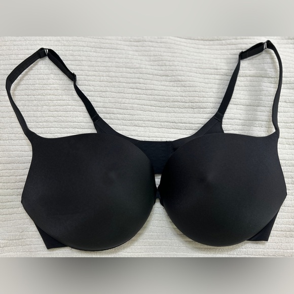 SKIMS Black Seamless T-Shirt Bra with Adjustable Straps - Picture 7 of 9
